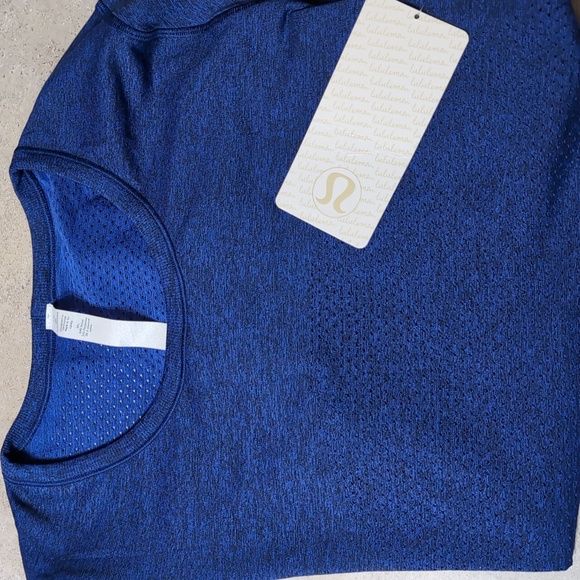 Lululemon Breeze long- sleeve layer shirt. Size 10 - Picture 7 of 7